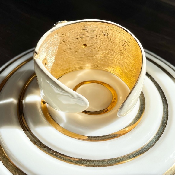 STUNNING😍 KJL Cuff Bracelet w Crystal Covered Serpent - Picture 6 of 7